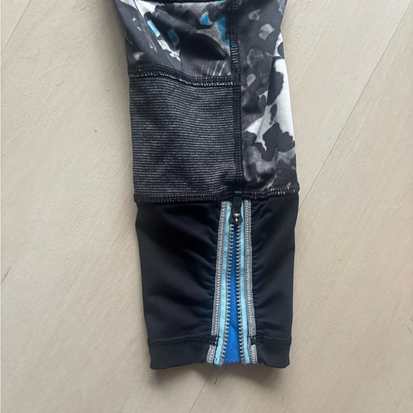 lululemon leggings side trim print black sz 2 inseam 26 - Picture 3 of 11